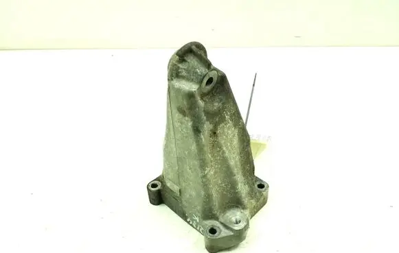 Mercedes-Benz C W204 Engine mounting bracket A2712231904