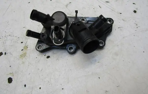 Renault Captur II Thermostat housing GMAUTO4574097