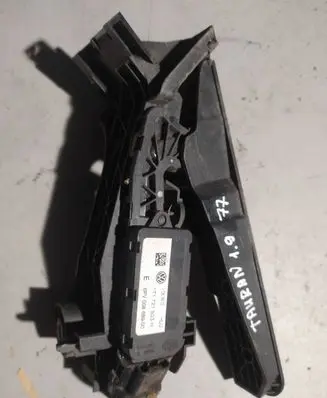 Volkswagen Touran I Accelerator throttle pedal 1T1721503H