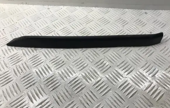Front bumper lip