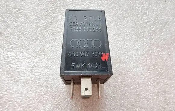 Audi A6 S6 C5 4B Other relay 4B0907307B 7038900266 5WK11421