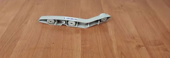 Ford Focus Front bumper mounting bracket 4M5117D958AF