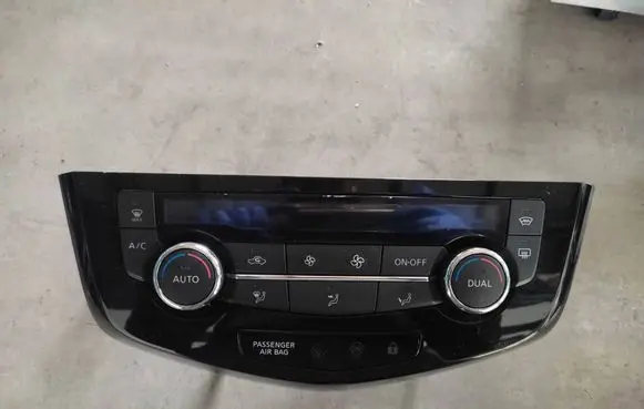 Nissan Qashqai Climate control unit 275004EA1A 20150303 T907771
