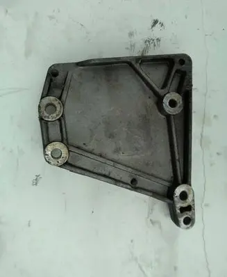 Opel Astra J A/C compressor mount bracket 55567925 428702815