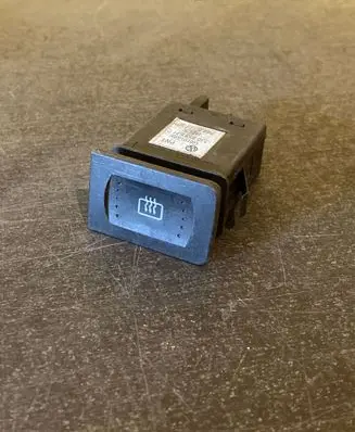 Volkswagen Golf IV Windscreen/window heater switch 1J0959621C