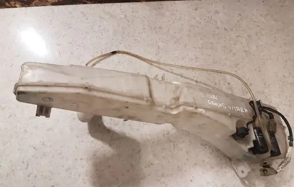 Suzuki Grand Vitara I Windshield washer fluid reservoir/tank 060851126 060210480