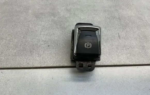 Nissan X-Trail T32 Hand parking brake switch 