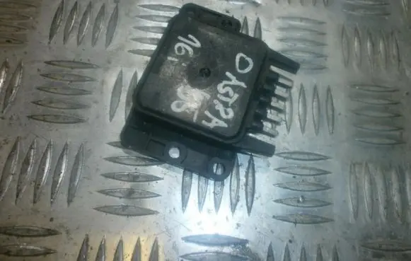 Opel Astra F Ignition amplifier control unit 161743393350