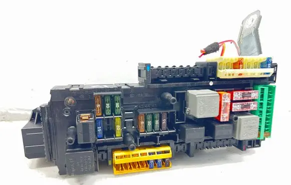 Mercedes-Benz C W204 Fuse module 2049001202 5DK00922558