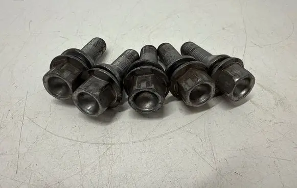 Volvo XC60 Nuts/bolts 