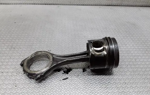Audi Q7 4L Piston with connecting rod