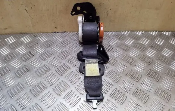Toyota Yaris Middle seatbelt (rear) 