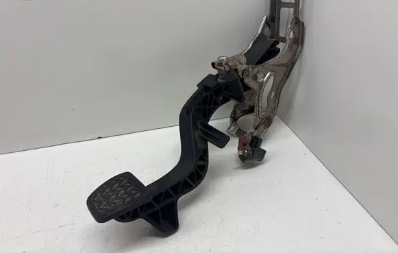 Toyota Yaris Brake pedal 3132152010