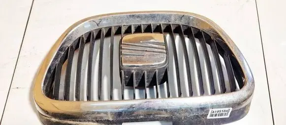 Seat Leon (1P) Front grill