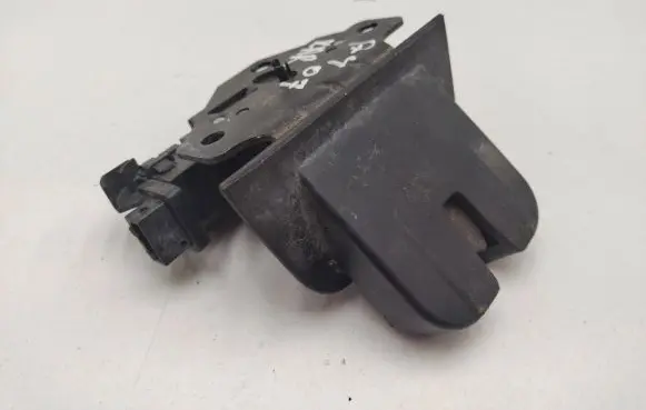 Loading door lock