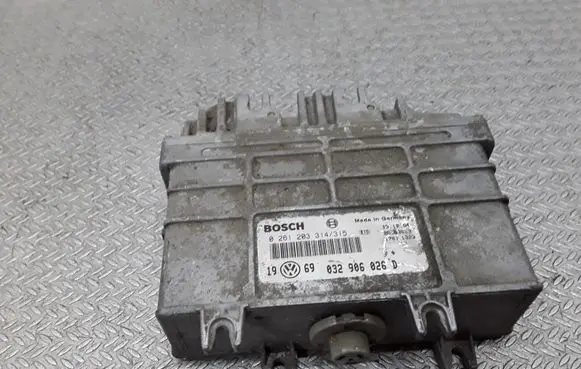 Volkswagen Golf III Engine control unit/module 0261203314 032906026D