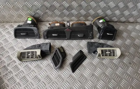 Volvo XC70 Dash center air vent grill 3409377 30739320 3409376