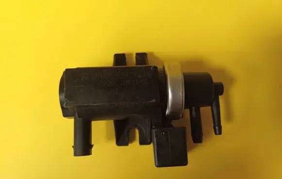 Mercedes-Benz A W169 Turbo solenoid valve A0051535528 70078200