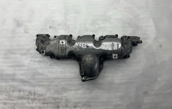 Volkswagen PASSAT B6 Intake manifold 03L129711E
