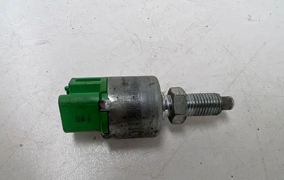 Lexus IS 220D-250-350 Brake pedal sensor switch