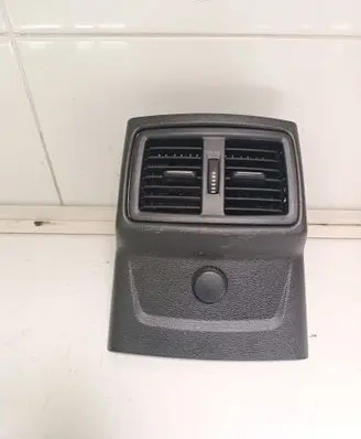 Rear air vent grill
