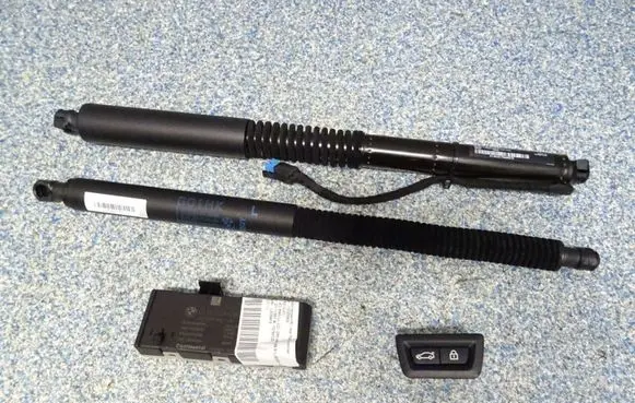 BMW X3 G01 Tailgate strut 7397322 7397319