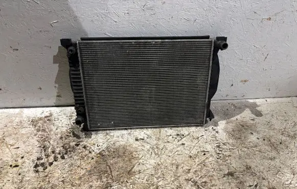 Audi A4 S4 B7 8E 8H Coolant radiator