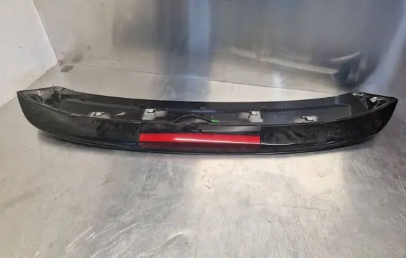 Tailgate/trunk spoiler