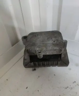 Volkswagen Touran I Engine mount bracket 1k0199262