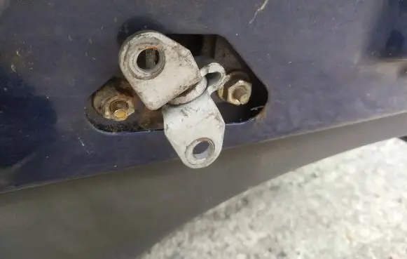 Front door check strap stopper
