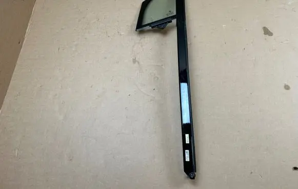 BMW i3 Front door vent window glass four-door 7089041
