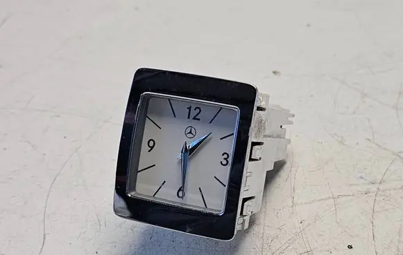 Mercedes-Benz E W212 Clock A2188270000 2406958