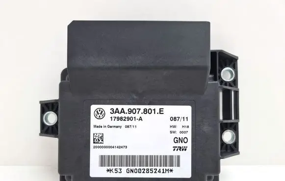 Volkswagen Tiguan Hand brake control module 3AA907801E 17982901A
