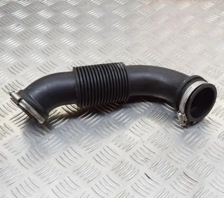Ford Focus Air intake hose/pipe S9E0B