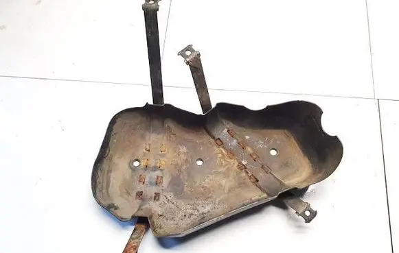 Volkswagen Touareg I Fuel tank mounting bracket 