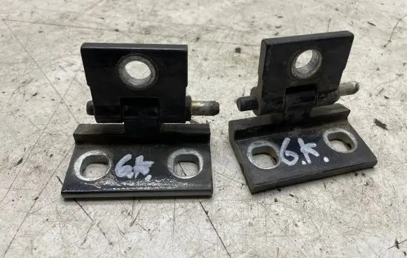 Rear door hinge set