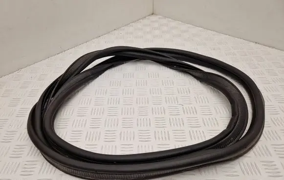 Renault Clio IV Trunk rubber seal (body) 