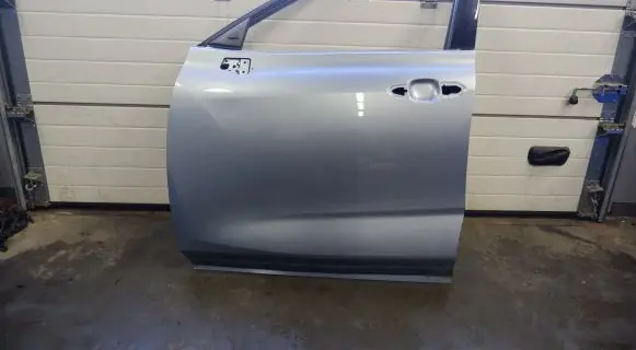 Toyota Highlander XU70 Front door