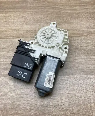 Volkswagen PASSAT B6 Rear door window regulator motor 1K0959704P 974226112 973622105