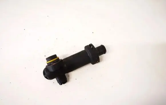BMW 5 E60 E61 Thermostat housing 7787870