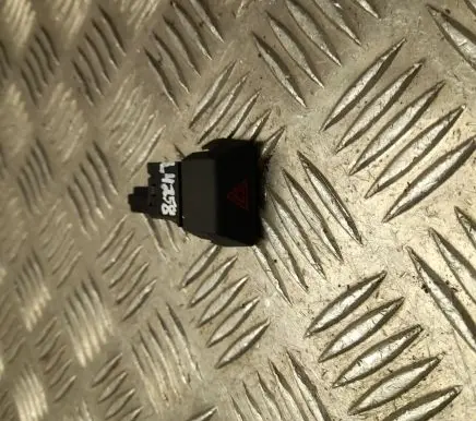 Nissan Juke II F16 Hazard light switch 632S01