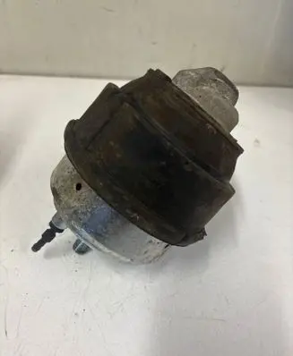 Volvo XC70 Engine mount bracket 601003