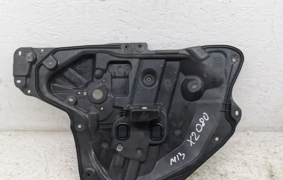 Mazda 3 III Front door window/glass frame BHS25897XB