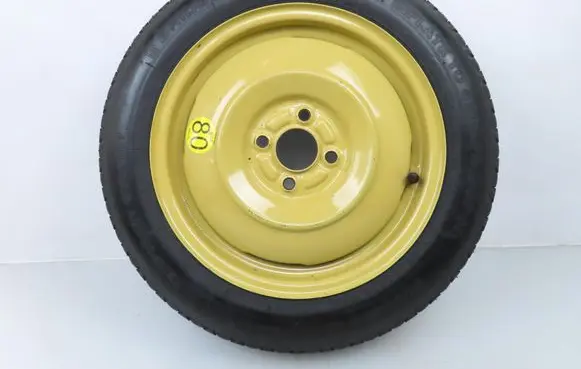 Suzuki Swift I R17 spare wheel