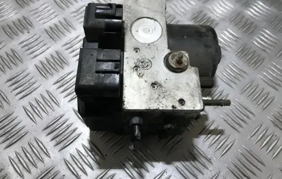 Lexus IS 200-300 ABS Pump 05846031