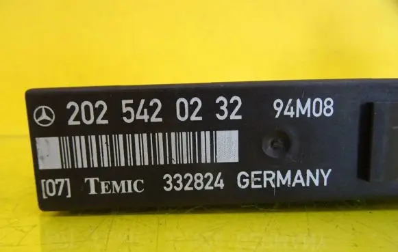 Mercedes-Benz C W202 Light module LCM 2025420232
