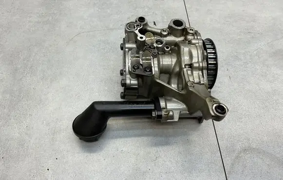 Skoda Superb B8 (3V) Oil pump 04L145208H