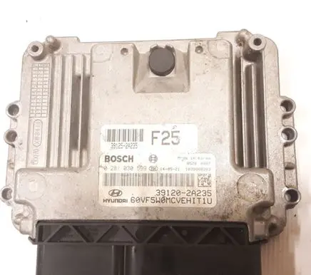 Hyundai i40 Engine control unit/module 0281030599 5424