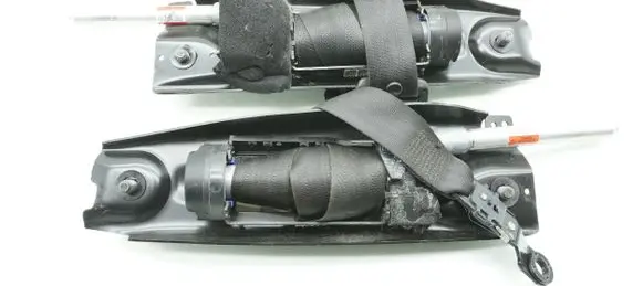 Volvo XC70 Front seatbelt 39860303