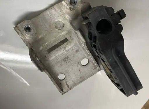 BMW 7 F01 F02 F03 F04 Radiator mount bracket 7186513 13149101 7207151